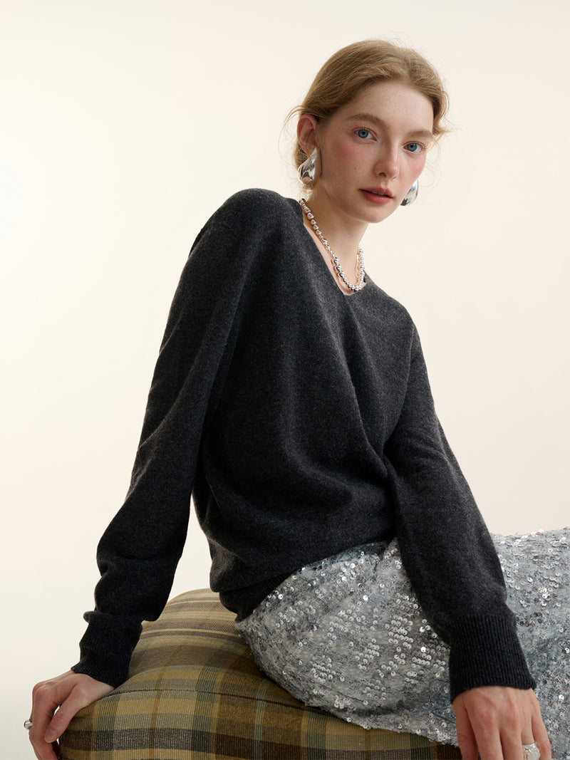 V-neck wool knit