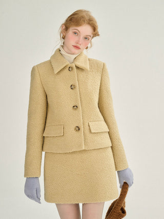 Fiesta Wool Set with a sophisticated design, perfect for elegant and stylish date looks.
