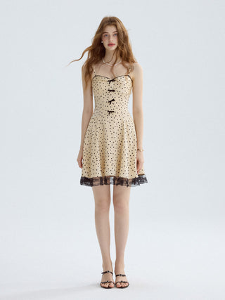 Mini dress with layered bodice and sweetheart neckline, ideal for a vintage and romantic look