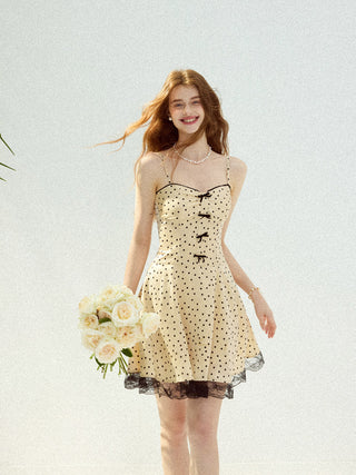 Mini dress with layered bodice and sweetheart neckline, ideal for a vintage and romantic look