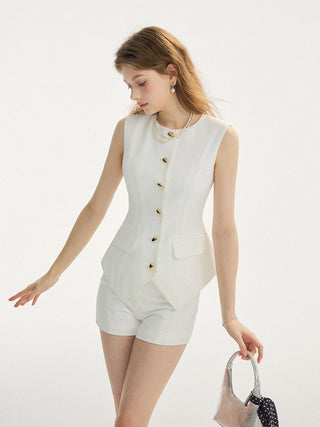 Sophisticated ivory shorts styled for an effortless daily look